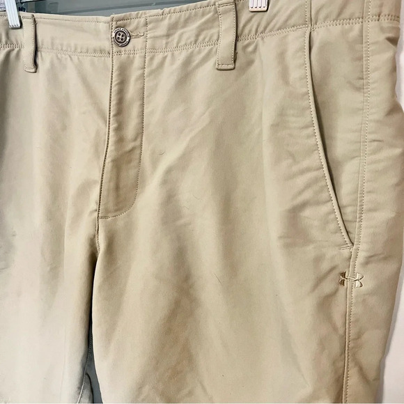 Under Armour Golf Shorts 1377302 Beige Tan 289 men’s Size 40 Loose Dress shorts - Picture 2 of 10